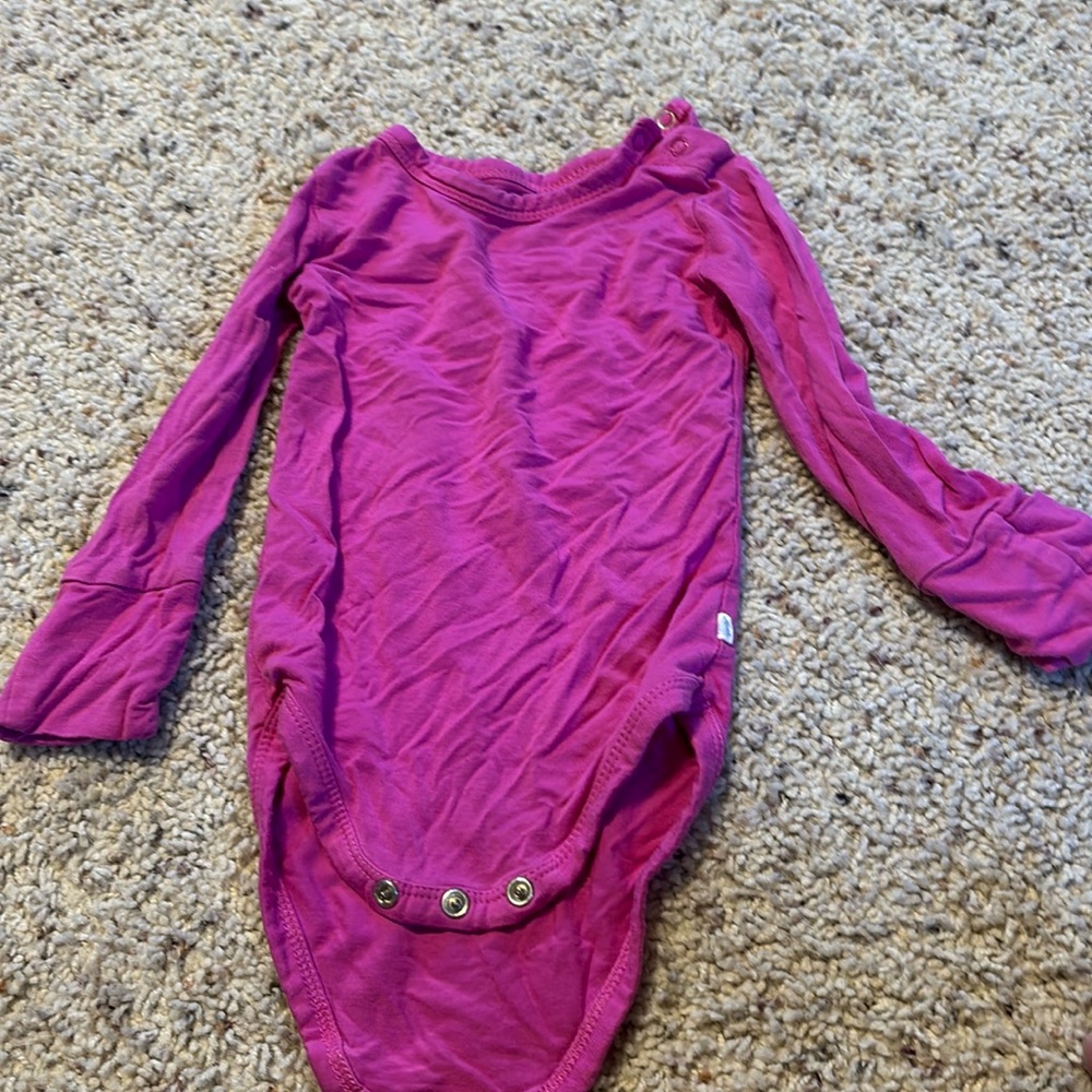 Muse Threads long sleeve bamboo body suit. 6-12 months.